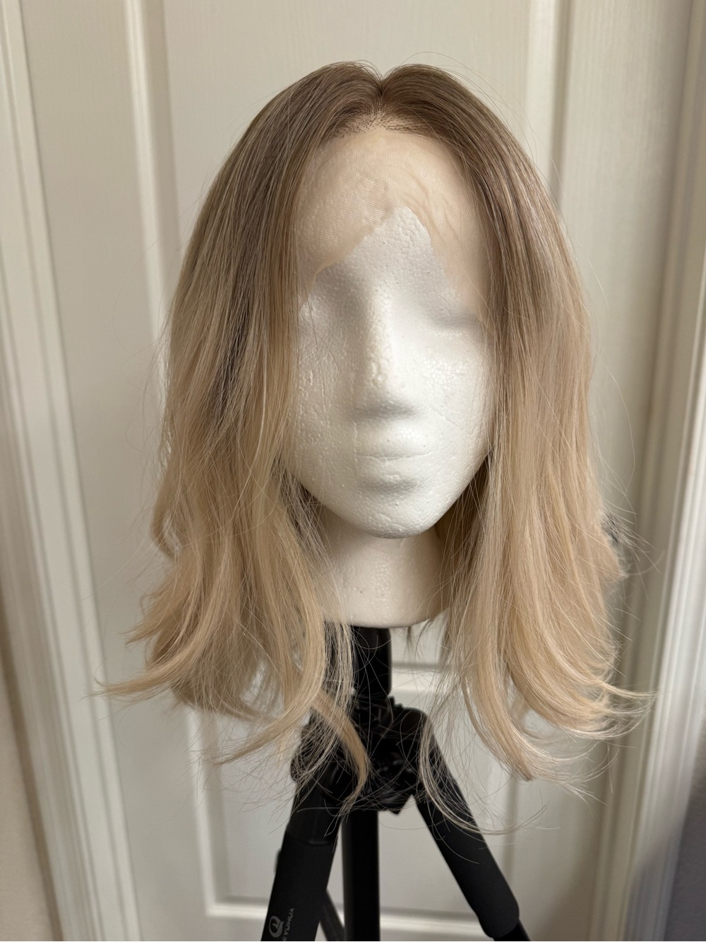 NWT Chelsey Smith Crowns Ophelia (Blonde) - Standard - Picture 2 of 7